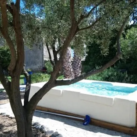 فندق مبيت وإفطار Au Jardin D'amphora 3*